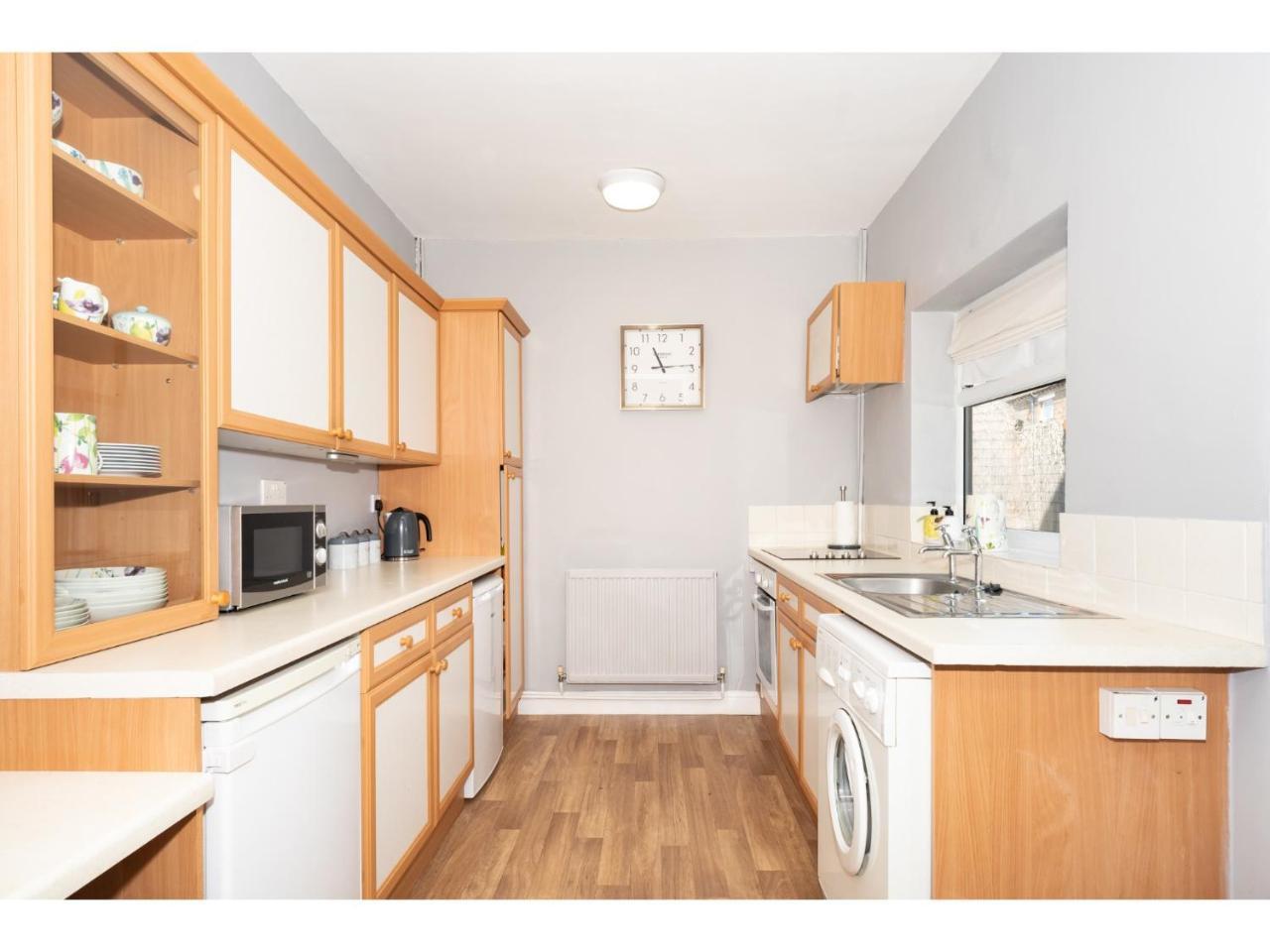 Apartment Spacious, Sleeps 5, Near Walls & Free Parking York
