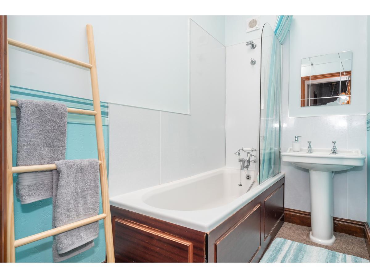 Apartment Spacious, Sleeps 5, Near Walls & Free Parking York