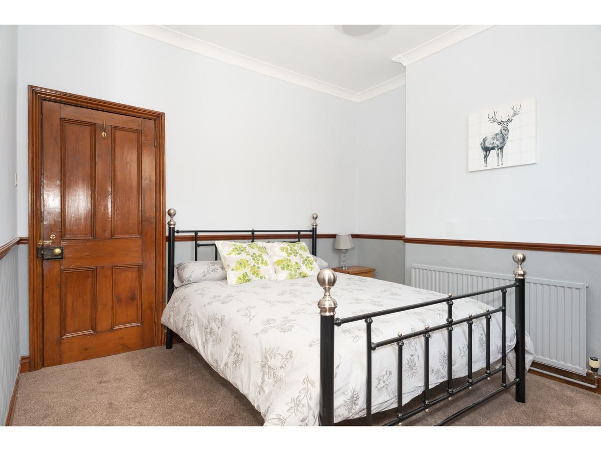 Spacious, Sleeps 5, Near Walls & Free Parking Apartment York