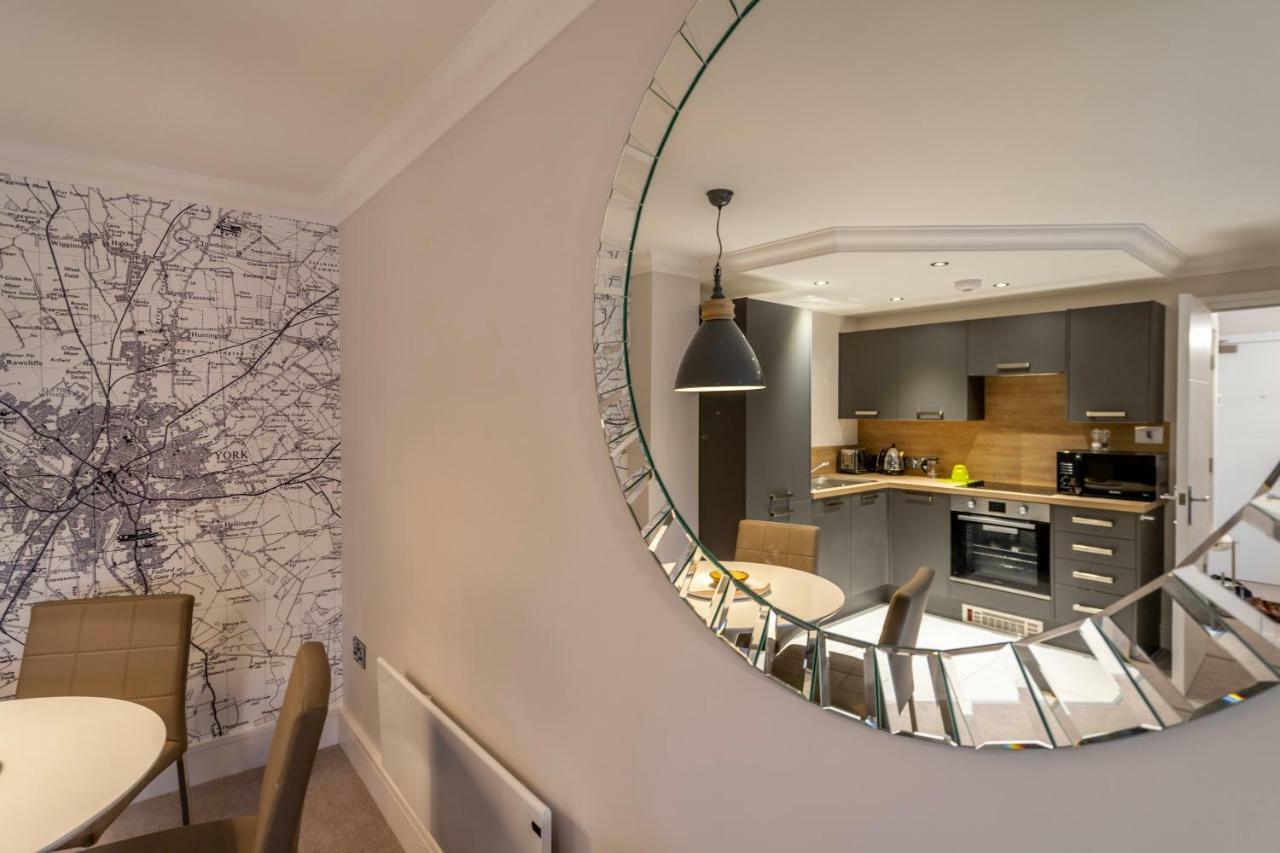2 London Mews York