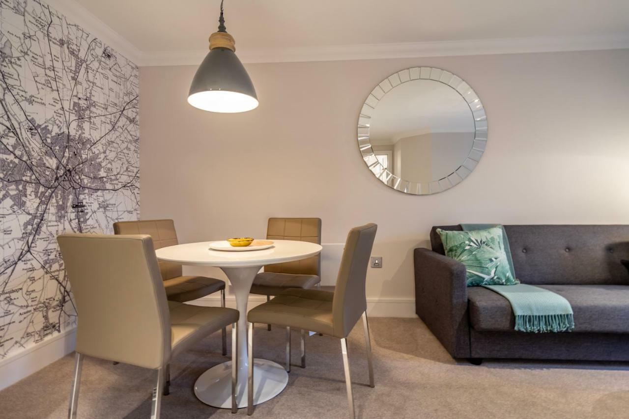 2 London Mews York