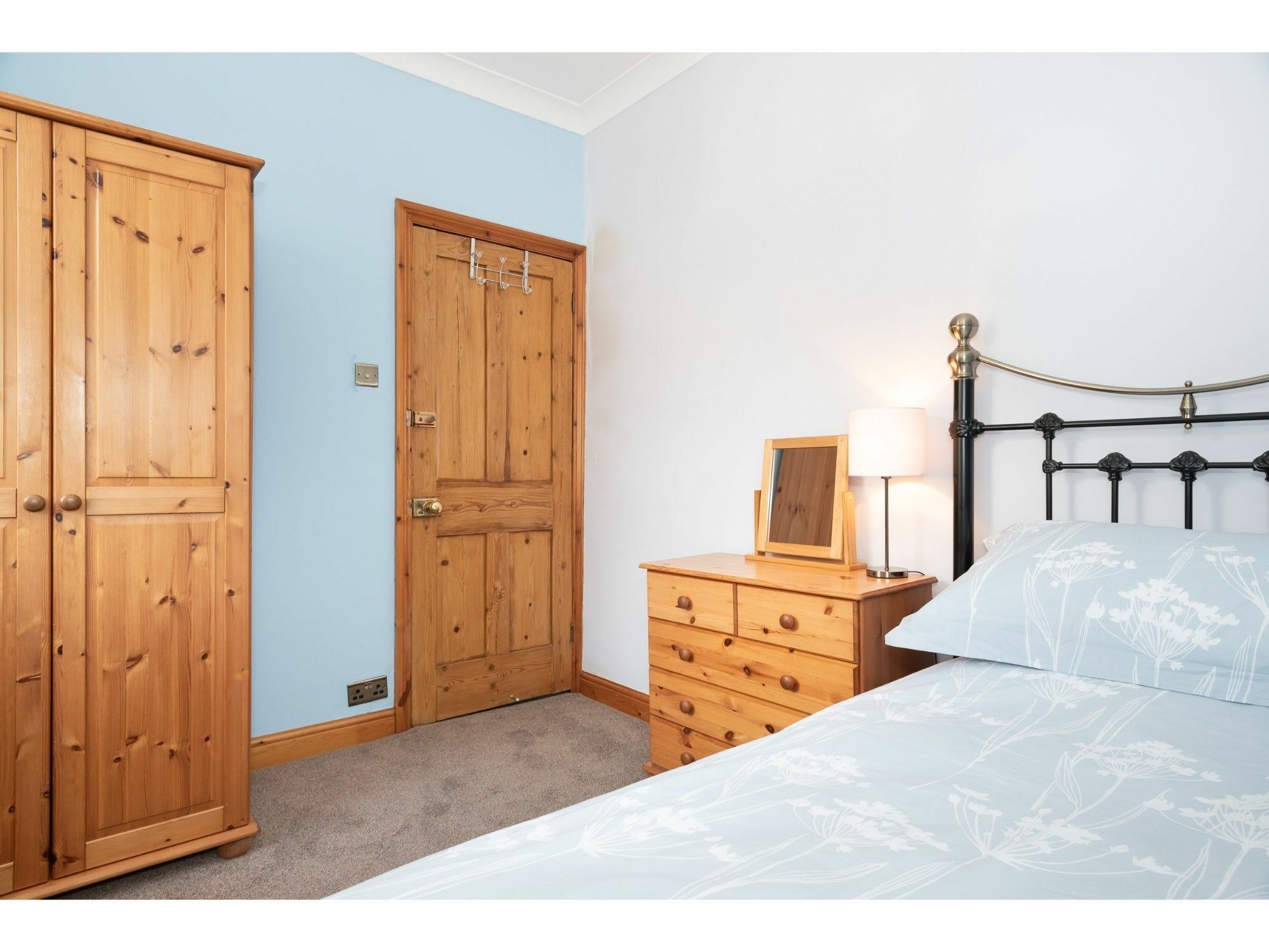 Spacious, Sleeps 5, Near Walls & Free Parking * York