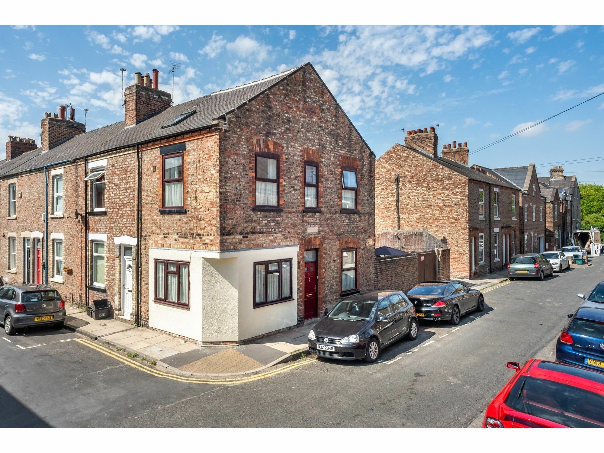 Spacious, Sleeps 5, Near Walls & Free Parking *