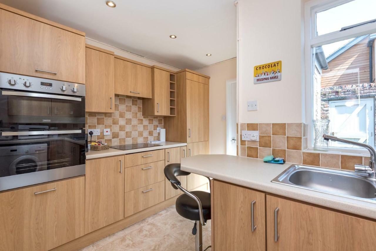 Cosy & Victorian House - Pass The Keys * York