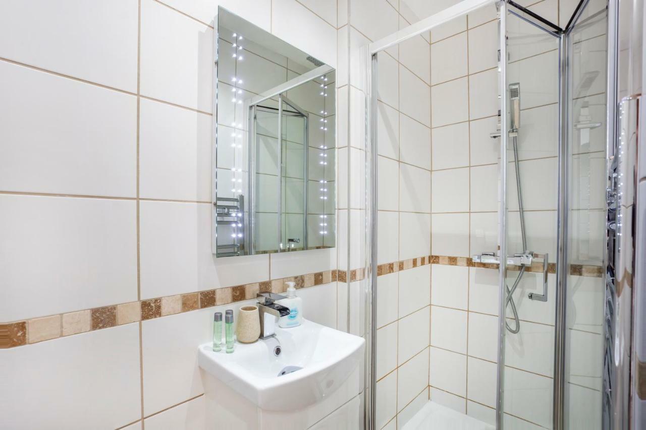 Apartment 4 The Keyes- Stunning & Stylish With Free Parking