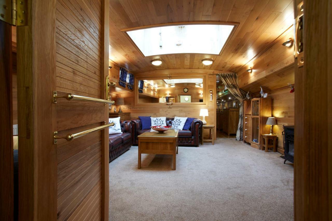 Botel Motor Vessel Till *