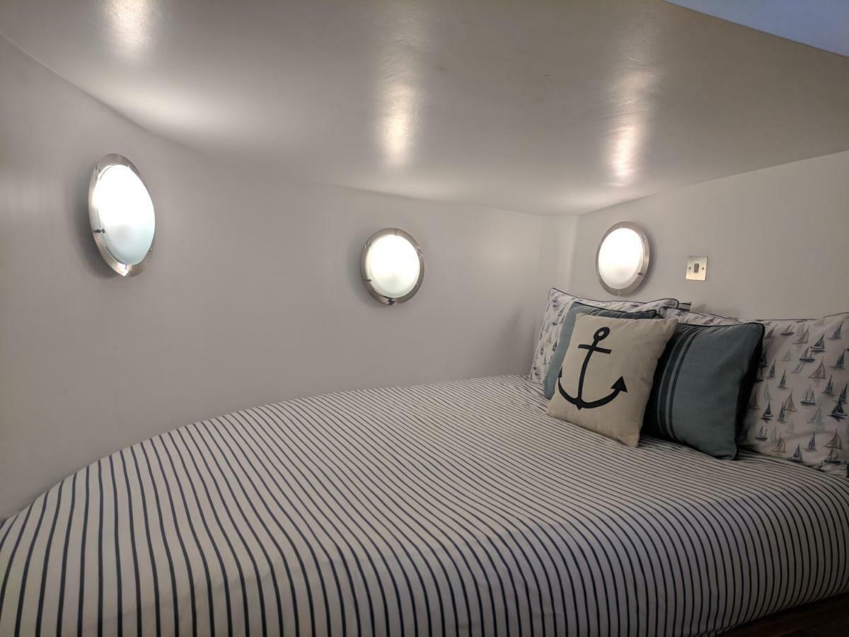 Motor Vessel Till Botel