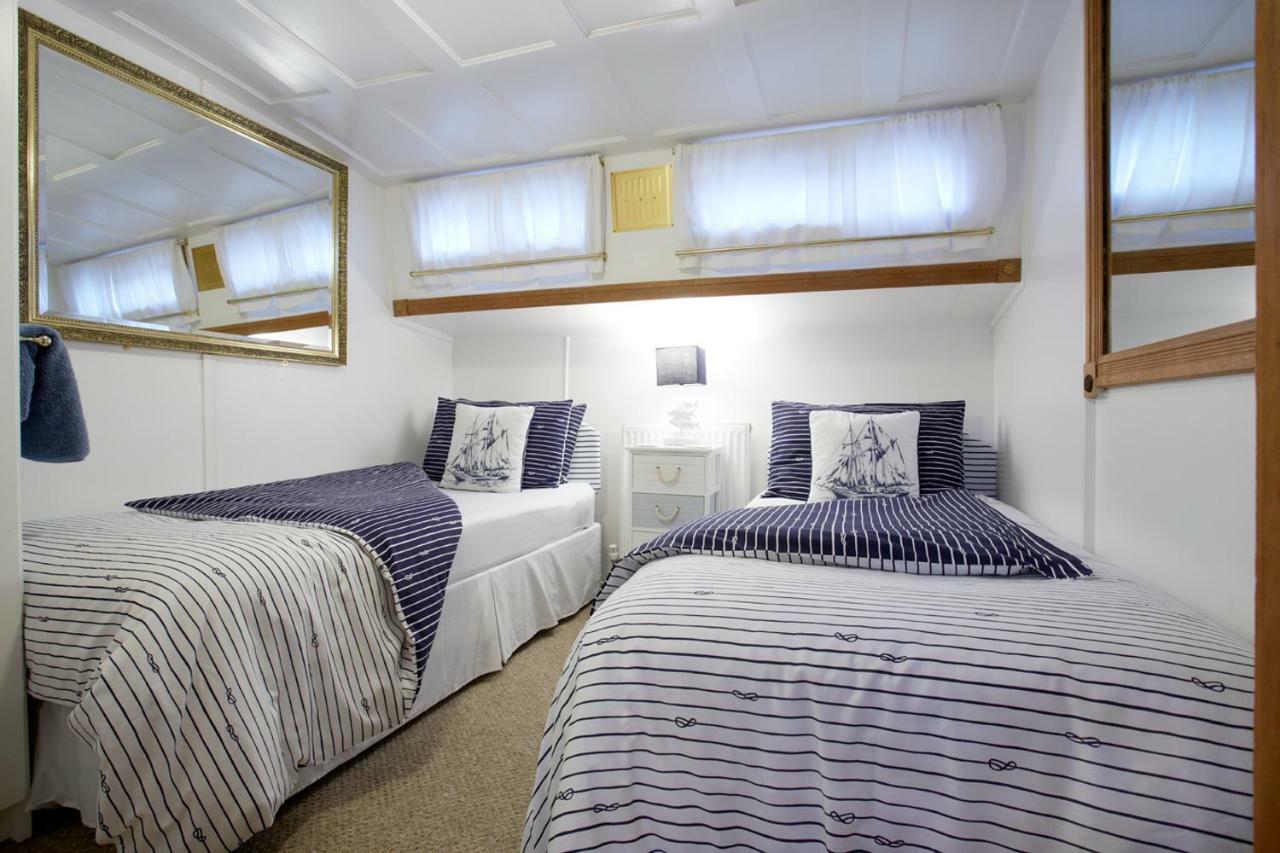 Botel Motor Vessel Till *