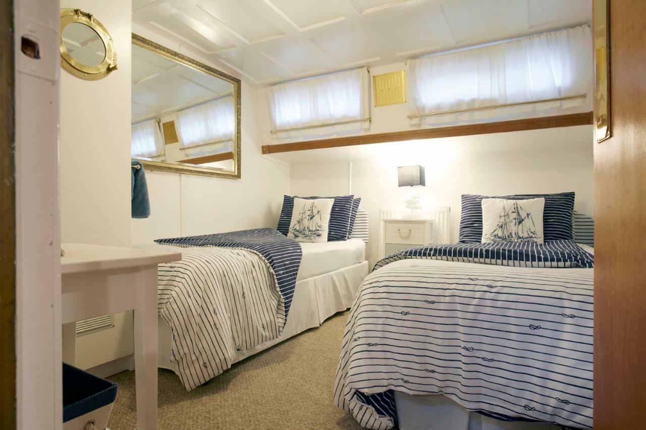 Botel Motor Vessel Till *