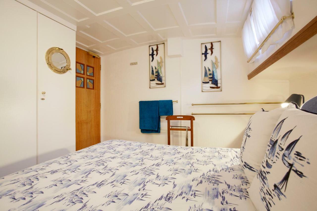 Botel Motor Vessel Till