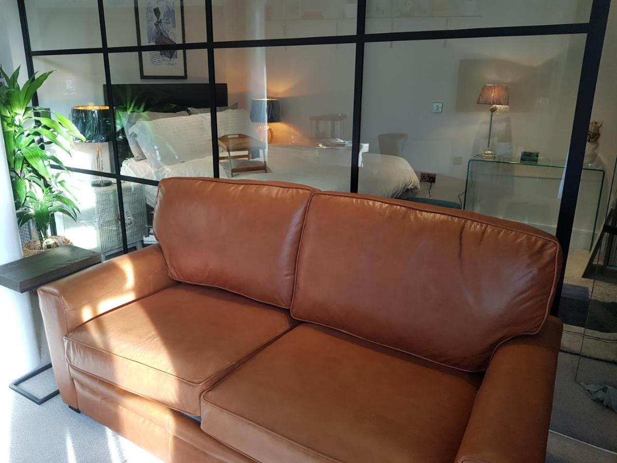 Cocoa Isabella - River Fronted With Secure Parking Apartment *